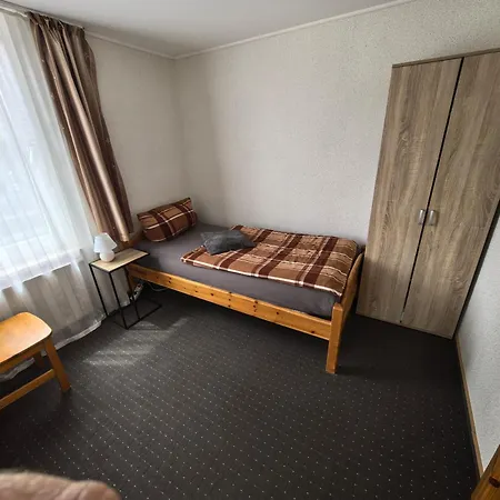 Monteur & Geschaeftsreisen Bis 3 Personen Cs11 * Celle