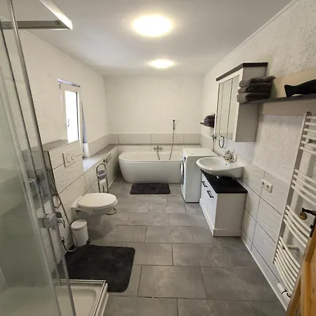 Monteur & Geschaeftsreisen Bis 3 Personen Cs11